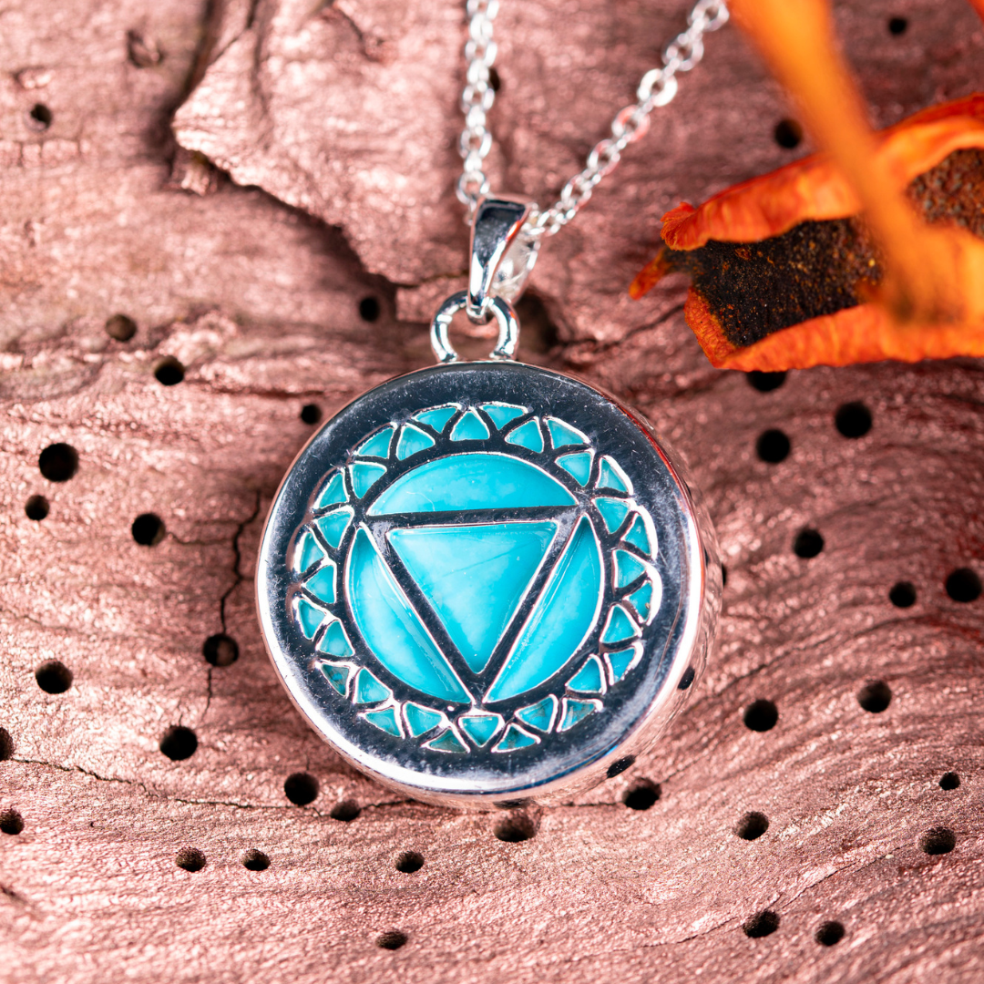 Kehlchakra Anhänger mit Türkis und Kette